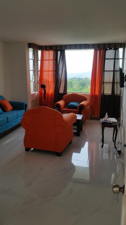 Malia'S New Kgn Apartment Kingston Luaran gambar